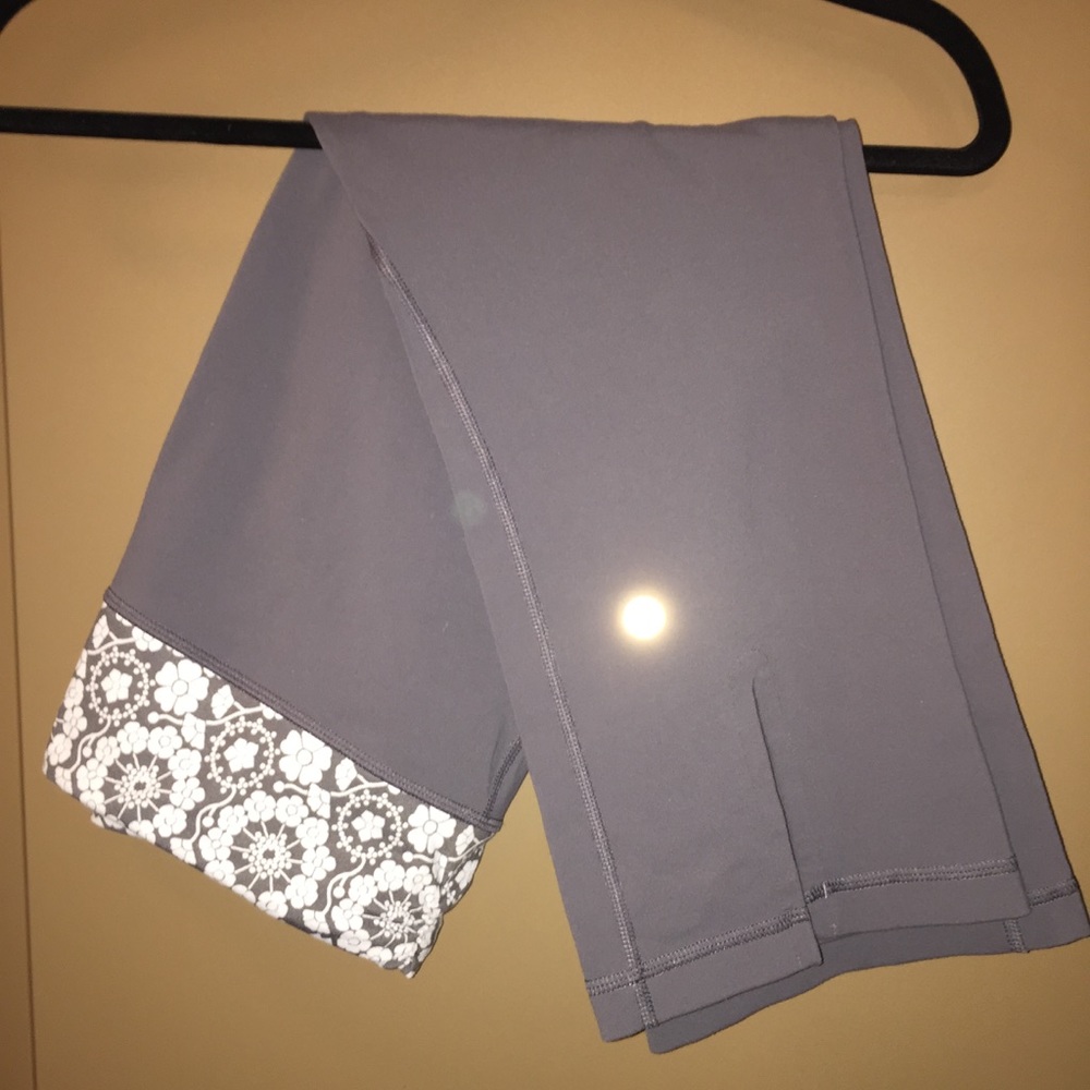 Lululemon Cropped Pants Gray Floral - 8